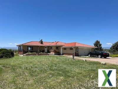 Photo 4 bd, 3 ba, 2500 sqft Home for rent - Sherrelwood, Colorado