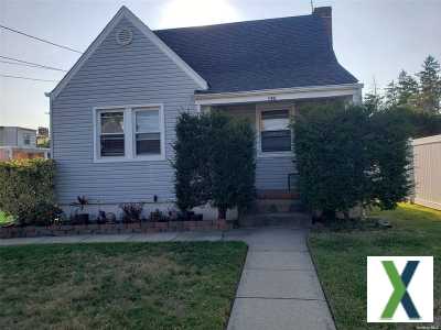 Photo 3 bd, 2 ba, 997 sqft Home for sale - Uniondale, New York