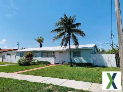 Photo 3 bd, 2 ba, 1425 sqft House for rent - Tamiami, Florida