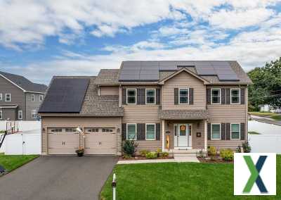 Photo 5 bd, 3 ba, 2459 sqft Home for sale - Springfield, Massachusetts