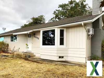 Photo 3 bd, 2 ba, 1588 sqft Home for sale - Central Point, Oregon