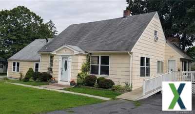 Photo 6 bd, 4 ba, 2464 sqft Home for sale - Willimantic, Connecticut