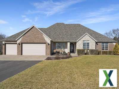 Photo 4 bd, 3 ba, 2433 sqft Home for sale - Nixa, Missouri