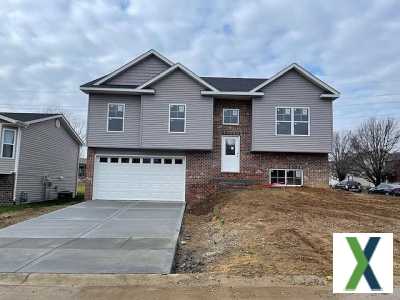 Photo 4 bd, 2.5 ba, 2035 sqft House for rent - Fairview Heights, Illinois