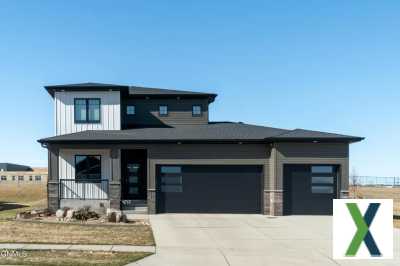 Photo 4 bd, 4 ba, 3192 sqft Home for sale - Bismarck, North Dakota