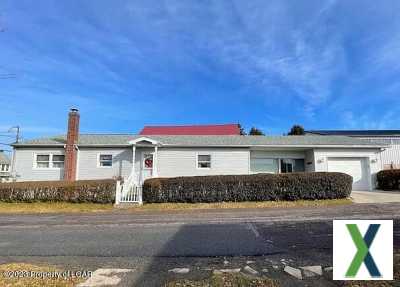 Photo 3 bd, 2 ba, 2427 sqft Home for sale - Hazleton, Pennsylvania