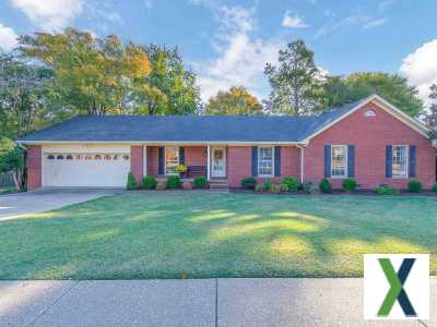 Photo 4 bd, 2 ba, 2162 sqft Home for sale - Jackson, Tennessee