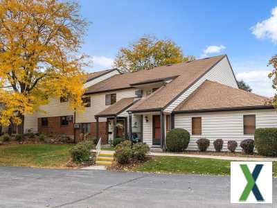 Photo 2 bd, 2 ba, 1282 sqft Condo for sale - Greenfield, Wisconsin