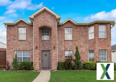 Photo 4 bd, 3 ba, 2067 sqft Home for sale - Carrollton, Texas