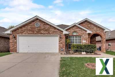 Photo 3 bd, 2 ba, 1932 sqft House for rent - Saginaw, Texas