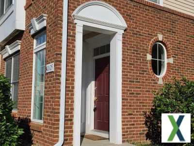 Photo 3 bd, 3.5 ba, 1713 sqft Townhome for rent - Chantilly, Virginia