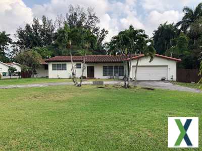 Photo 3 bd, 2.5 ba, 2500 sqft House for rent - Golden Glades, Florida