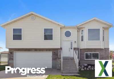 Photo 5 bd, 3.5 ba, 1811 sqft House for rent - Clinton, Utah