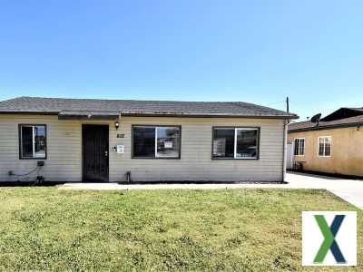 Photo 4 bd, 2 ba, 1660 sqft House for rent - West Carson, California