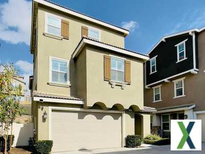 Photo 4 bd, 3.5 ba, 2101 sqft Townhome for rent - Glen Avon, California