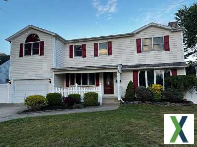 Photo 4 bd, 3 ba, 2373 sqft House for rent - North Massapequa, New York