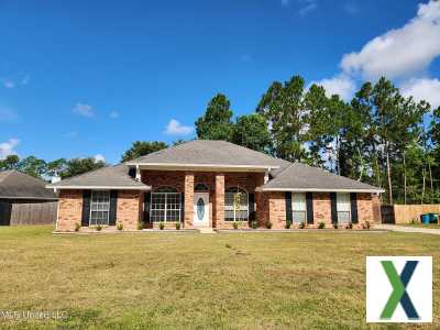 Photo 4 bd, 2 ba, 2100 sqft Home for sale - Ocean Springs, Mississippi