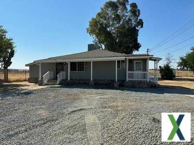 Photo 3 bd, 2 ba, 1550 sqft House for rent - Galt, California