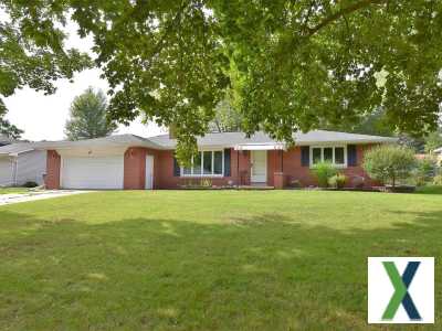 Photo 2 bd, 2 ba, 1306 sqft Home for sale - Ashwaubenon, Wisconsin