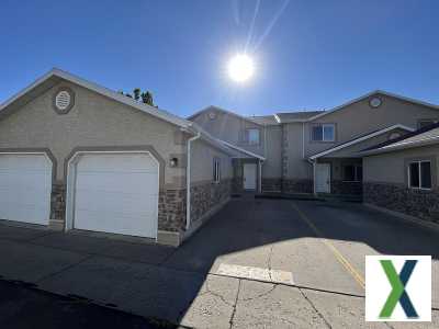 Photo 3 bd, 2.5 ba, 1364 sqft Townhome for rent - North Ogden, Utah