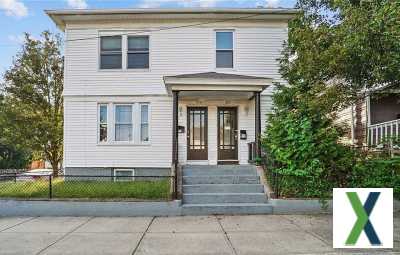 Photo 6 bd, 2 ba, 2352 sqft Home for sale - Pawtucket, Rhode Island