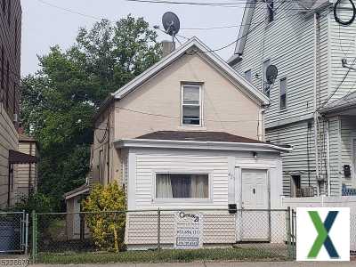 Photo 3 bd, 2 ba, 679 sqft House for sale - Garfield, New Jersey