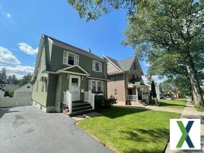 Photo 3 bd, 3 ba, 2217 sqft Home for sale - Rutherford, New Jersey