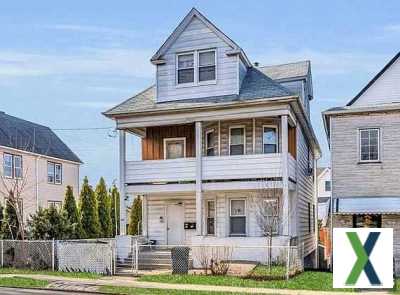 Photo 6 bd, 3 ba, 2524 sqft Home for sale - Lodi, New Jersey