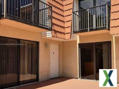 Photo 2 bd, 3 ba, 1245 sqft Townhome for sale - Deerfield Beach, Florida