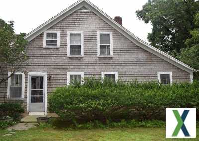Photo 4 bd, 2 ba, 1560 sqft Home for sale - Swansea, Massachusetts