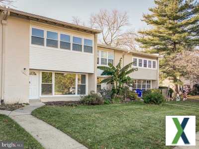 Photo 3 bd, 3 ba, 1298 sqft Townhome for rent - West Springfield, Virginia