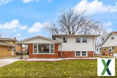 Photo 2 bd, 4 ba, 1648 sqft Home for sale - Chicago Heights, Illinois