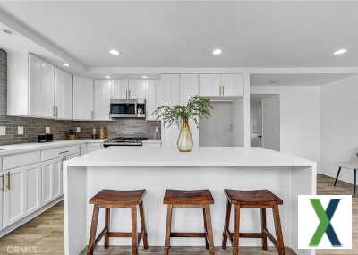 Photo 3 bd, 3 ba, 1530 sqft Home for sale - Costa Mesa, California