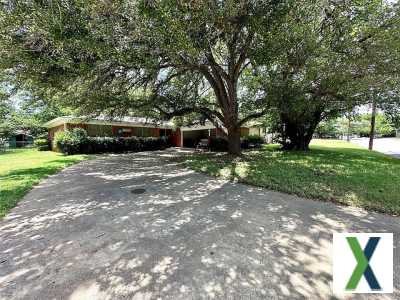 Photo 3 bd, 2 ba, 1454 sqft Home for sale - Cleburne, Texas