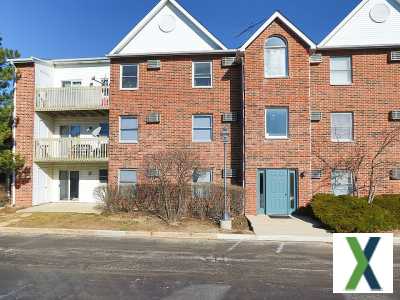 Photo 2 bd, 2 ba, 1010 sqft Condo for sale - Lake in the Hills, Illinois
