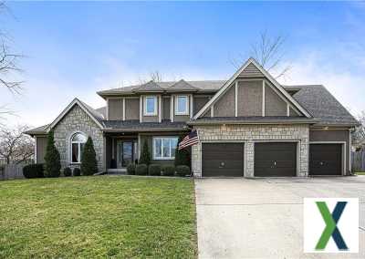 Photo 4 bd, 5 ba, 3954 sqft Home for sale - Gladstone, Missouri