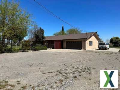 Photo 4 bd, 3 ba, 2504 sqft House for rent - Los Banos, California