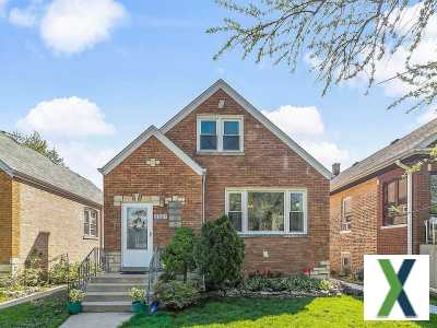 Photo 2 bd, 2 ba, 1080 sqft Home for sale - Berwyn, Illinois