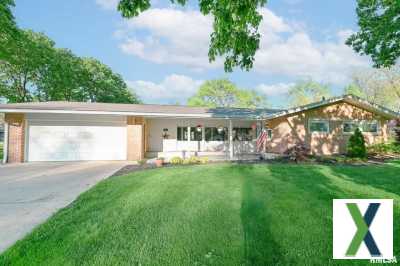 Photo 3 bd, 3 ba, 2719 sqft Home for sale - Washington, Illinois