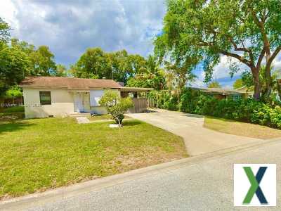 Photo 3 bd, 2 ba, 1265 sqft Home for sale - Lake Worth Corridor, Florida