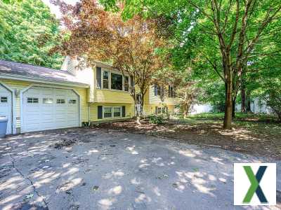 Photo 3 bd, 2 ba, 1532 sqft Home for sale - Wallingford, Connecticut