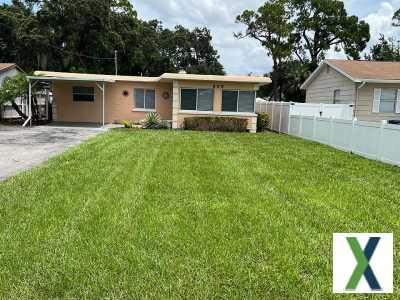 Photo 3 bd, 2 ba, 893 sqft House for rent - Bayshore Gardens, Florida