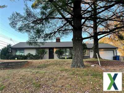 Photo 4 bd, 2 ba, 1419 sqft Home for sale - Hazelwood, Missouri