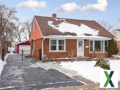 Photo 4 bd, 2 ba, 1755 sqft House for sale - Elmhurst, Illinois