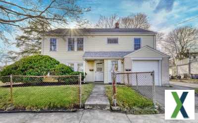 Photo 3 bd, 6 ba, 2692 sqft Home for sale - Stoneham, Massachusetts